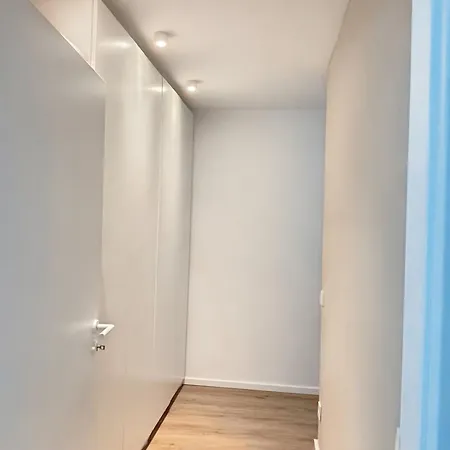 Apartment Cozy In A Prime Location *